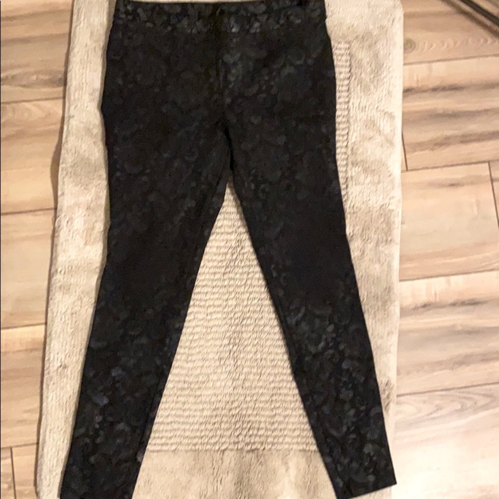 Hue Large Black Metallic Floral Print Skimmer